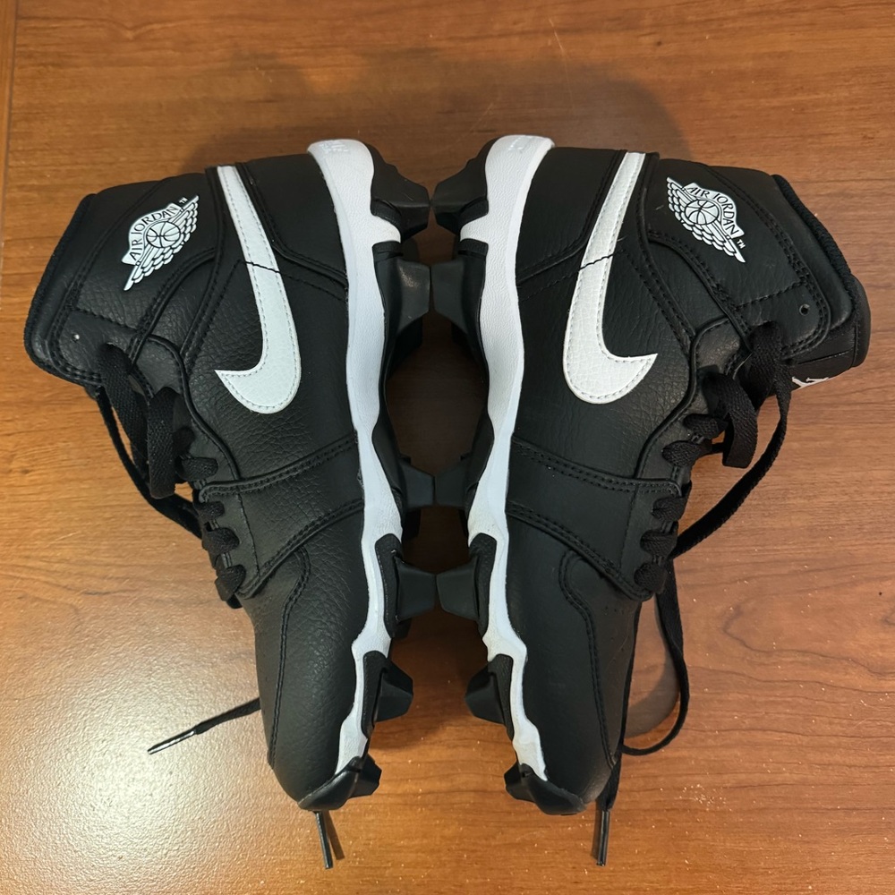 Boys Nike Jordan football cleats youth size 4